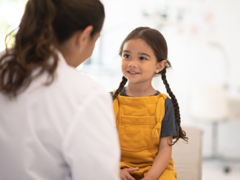 La enfermera escolar y el psicólogo: cuando el dolor de tripa quizá no es por el desayuno